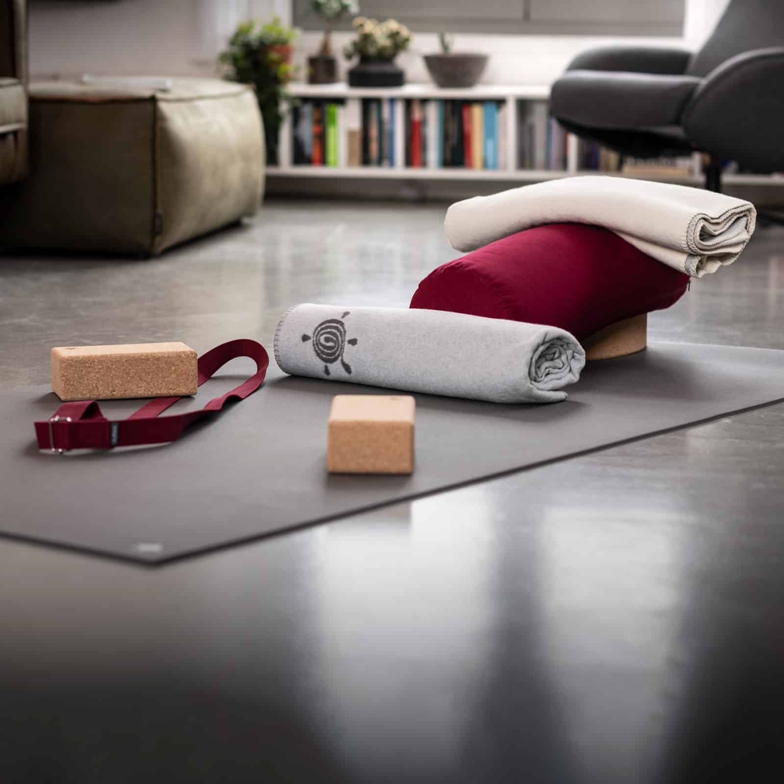 שמיכת יוגה KURMA – דגם חדש ומפנק בעלת שני צבעים